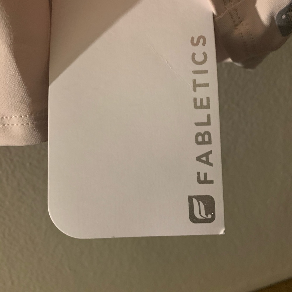 Exercise gear!Fabletics top. - Picture 3 of 4